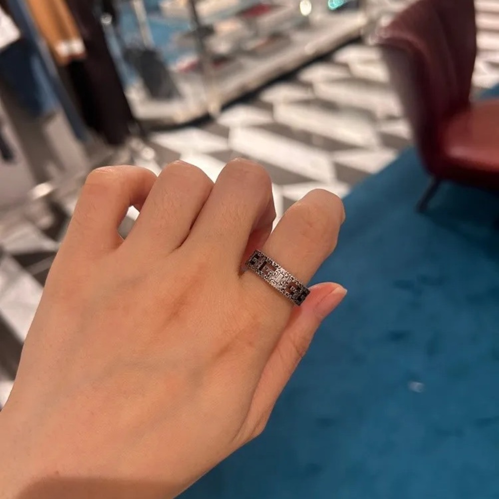 Gucci Square GG Silver Rings - Picture 9 of 9